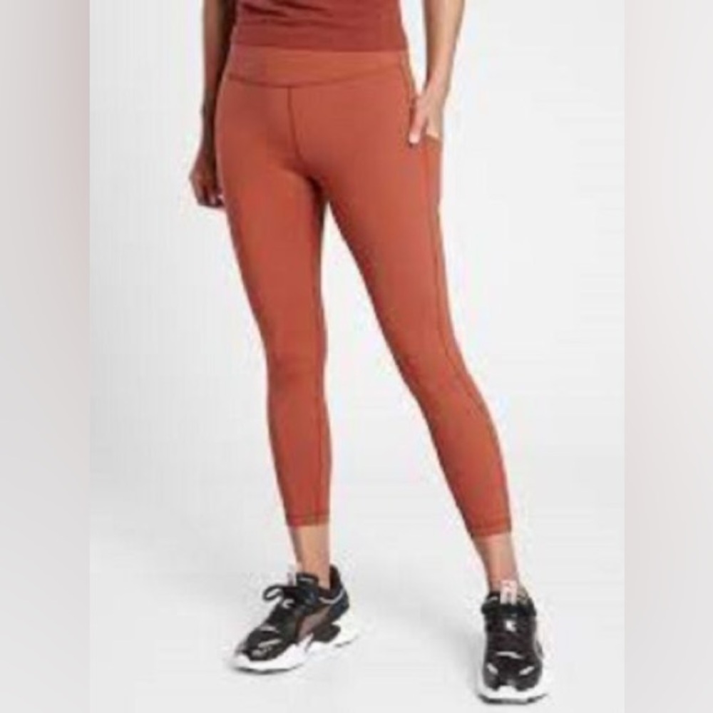 Athleta Ultimate Capri Stash Pocket 7/8 Tight